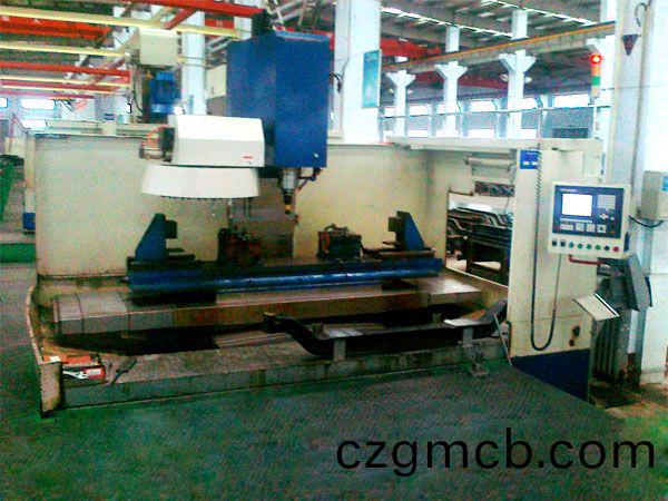 前(qian)軸(zhou)十孔加(jia)工(gong)專(zhuan)用(yong)立(li)式加工(gong)