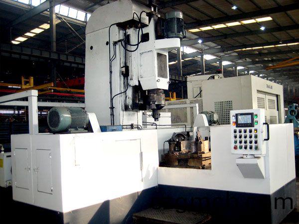 減(jian)殼(ke)三麵(mian)鏜(tang)車(che)機(ji)牀